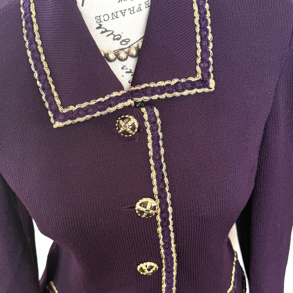 Elegant Purple Knit Jacket with Gold Trim - Picture 3 of 4